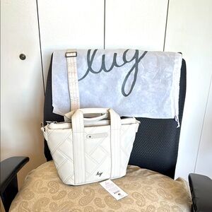 Lug Matte Luxe Crossbody with Tote Handles - Dory Medium
Color: Pebblew/IcePop